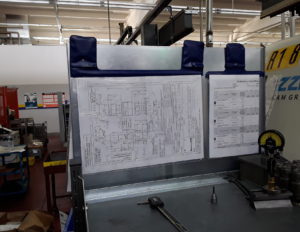 appendere disegni tecnici in officina